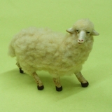 Wollschaf  mit  Seitenblick (Handarbeit)