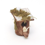 Haengevogelhaus mit Holzvoegelchen
