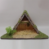Holzstall mit Schindeldach / 6 - 12 cm