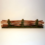 Zaun (Rundholz) mit lichtechtem Moos