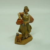 Frau mit Wasserkrug