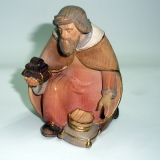 König kniend
